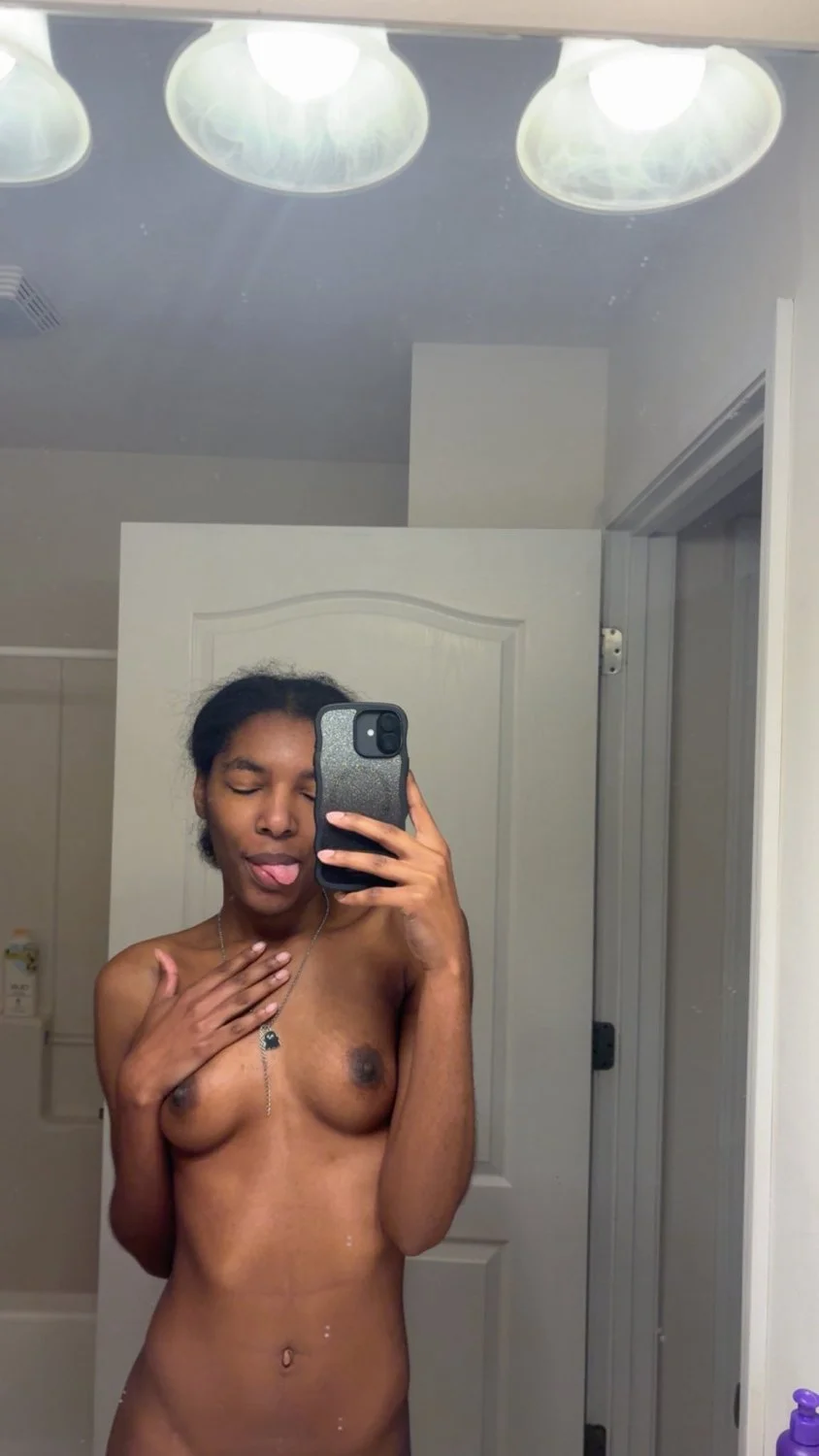 PYT Deavion From St.Louis Digging in her pussy image 3