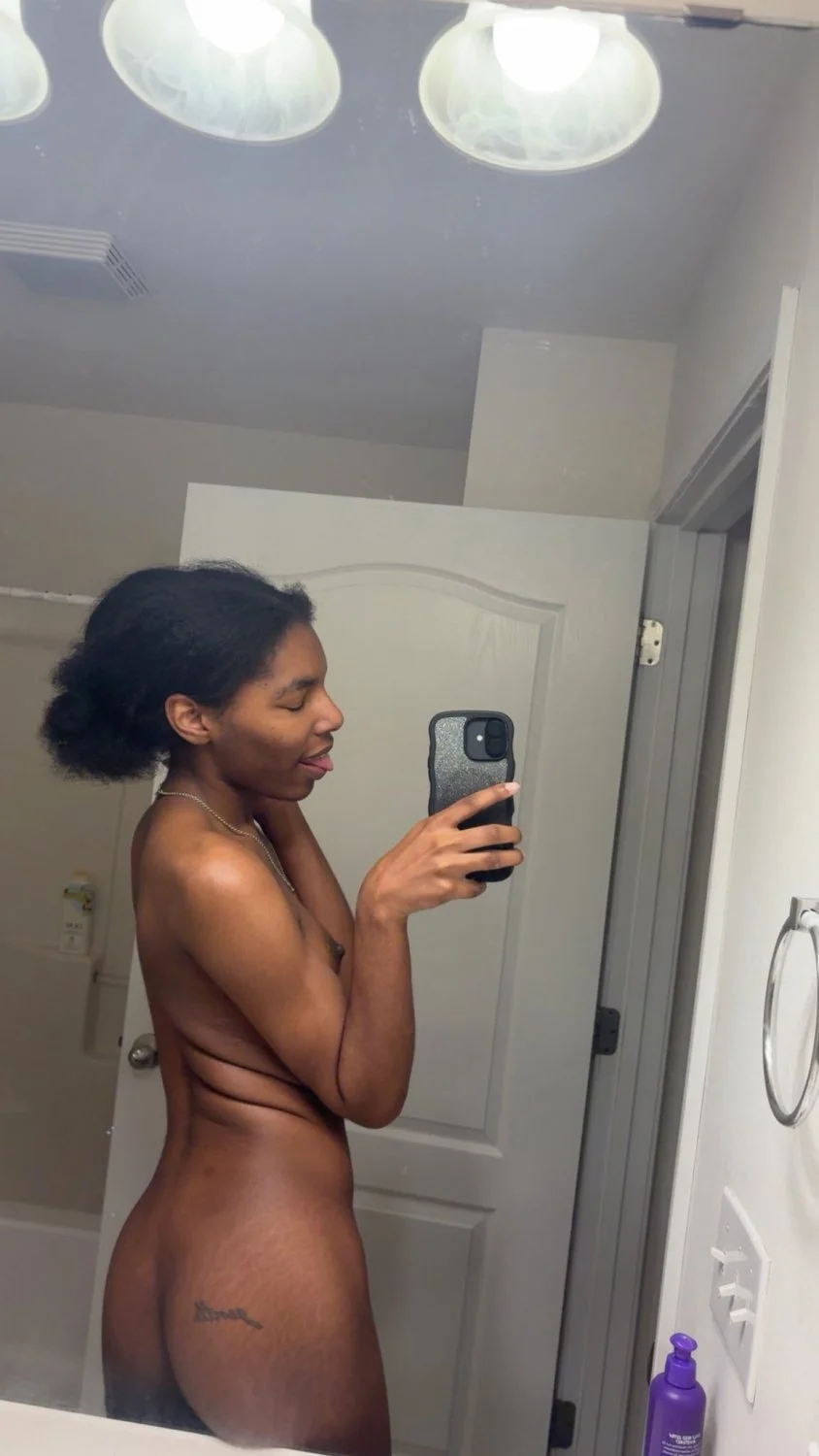 PYT Deavion From St.Louis Digging in her pussy image 8