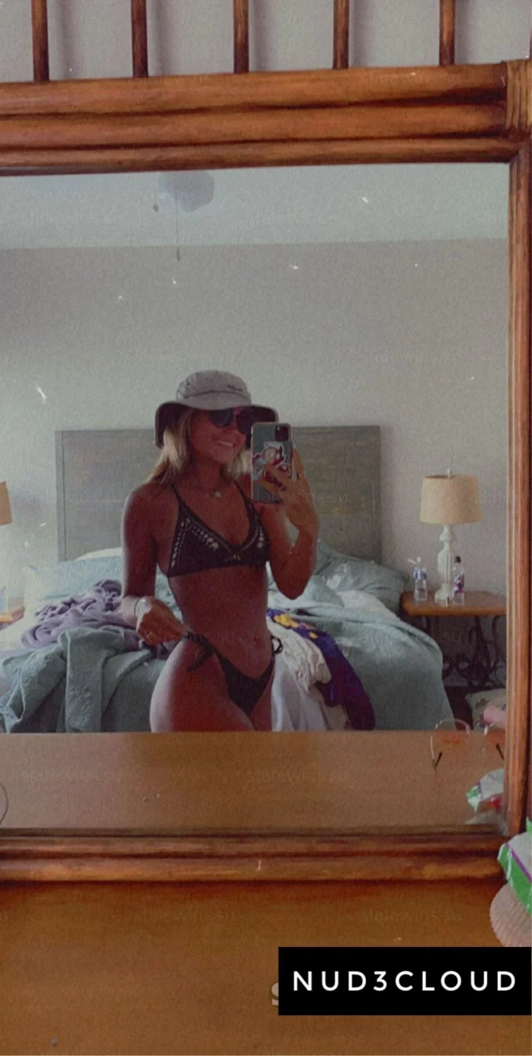 Florida slut Ashley leaked her own nudes image 10