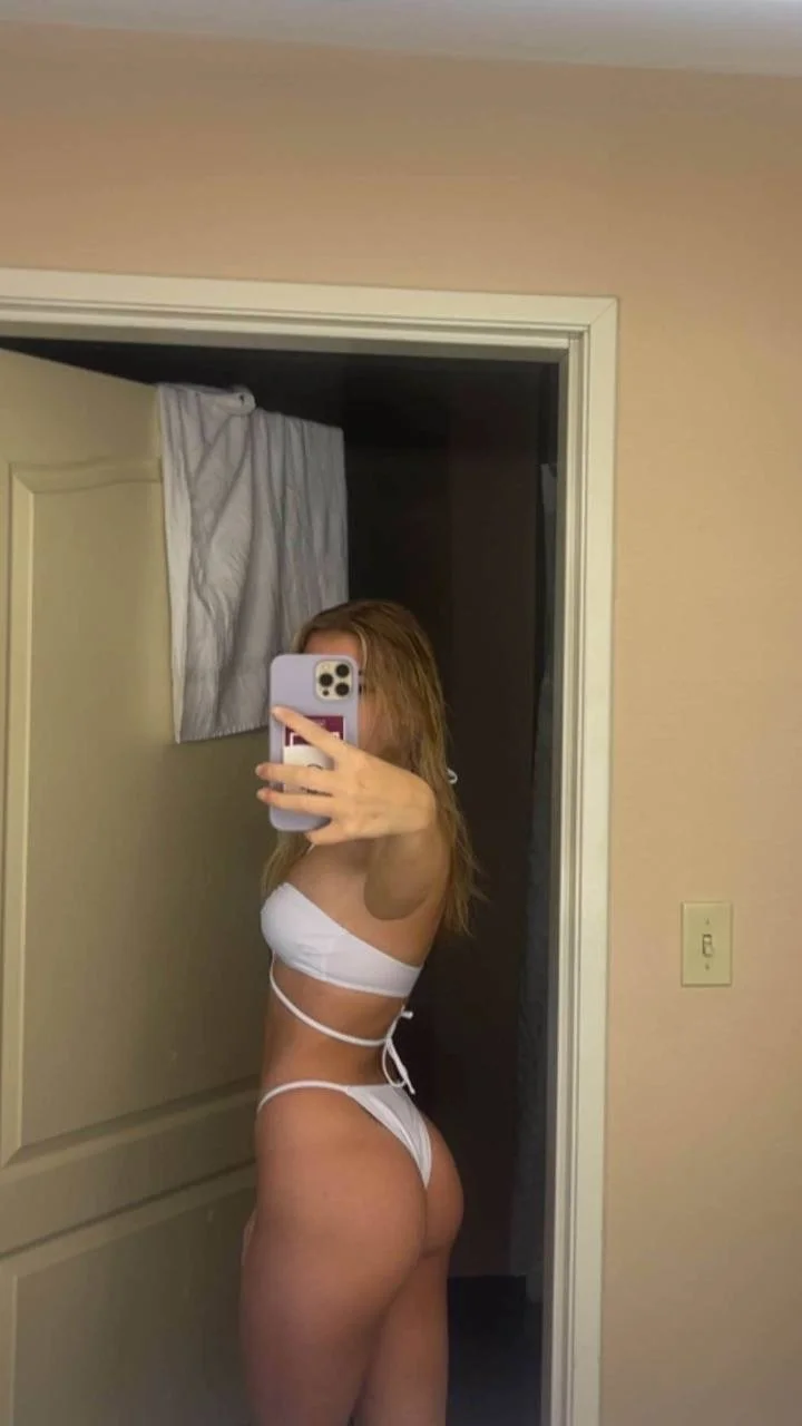 What would u rate her image 2