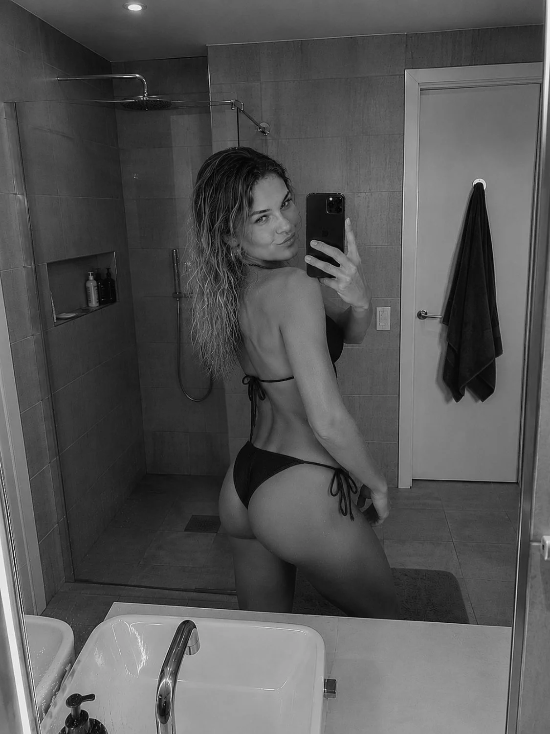 Kik slut wants to be famous her kik in post for same treatment kik jjjjjjjjjjj999 image 2
