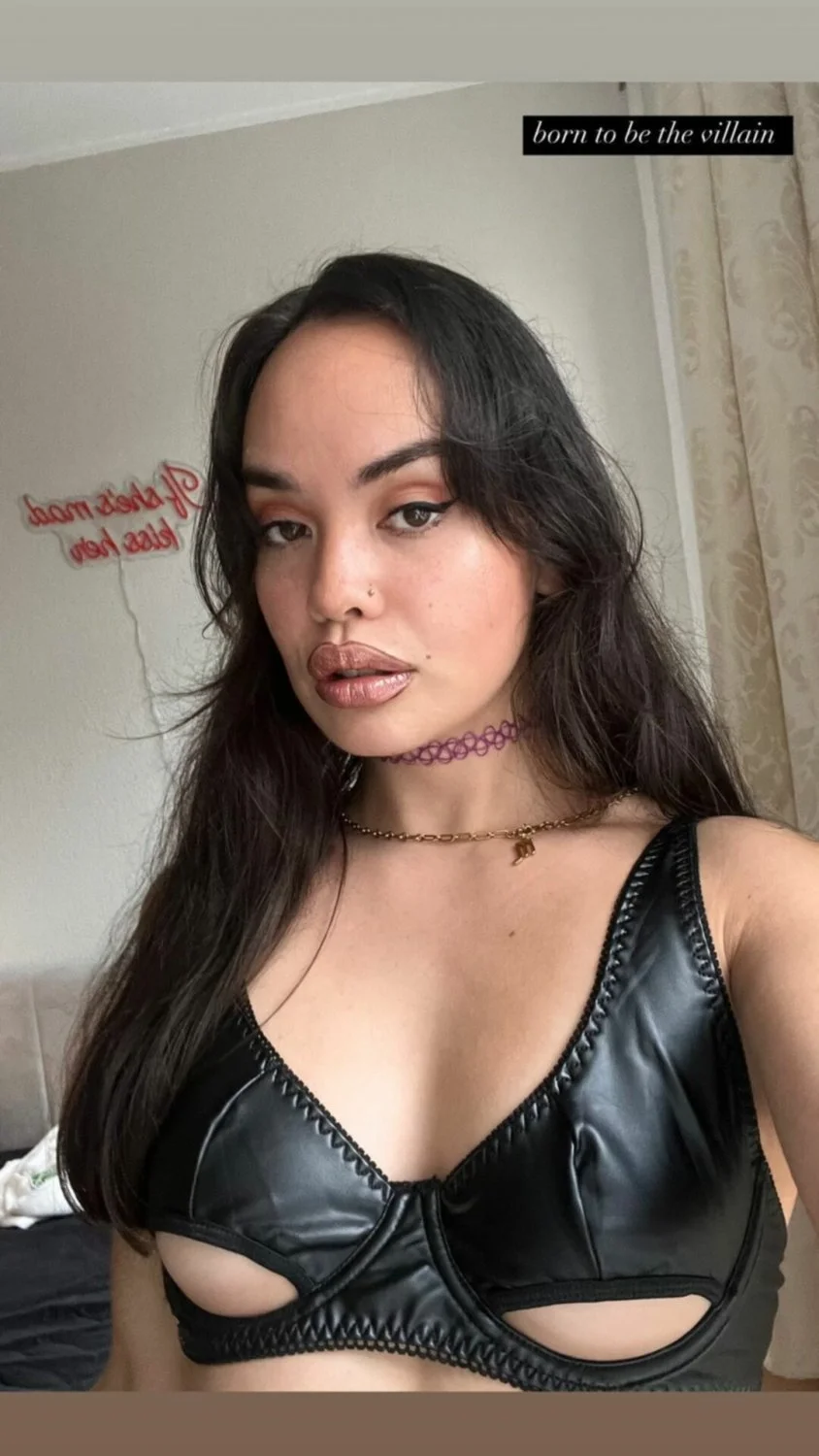Webslut exposed image 13