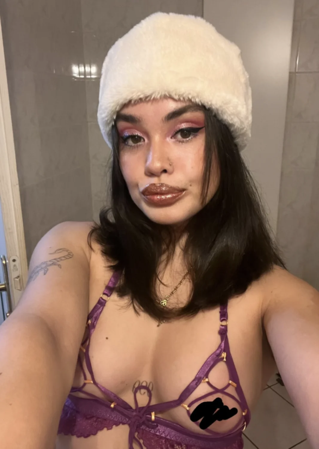 Webslut exposed image 16