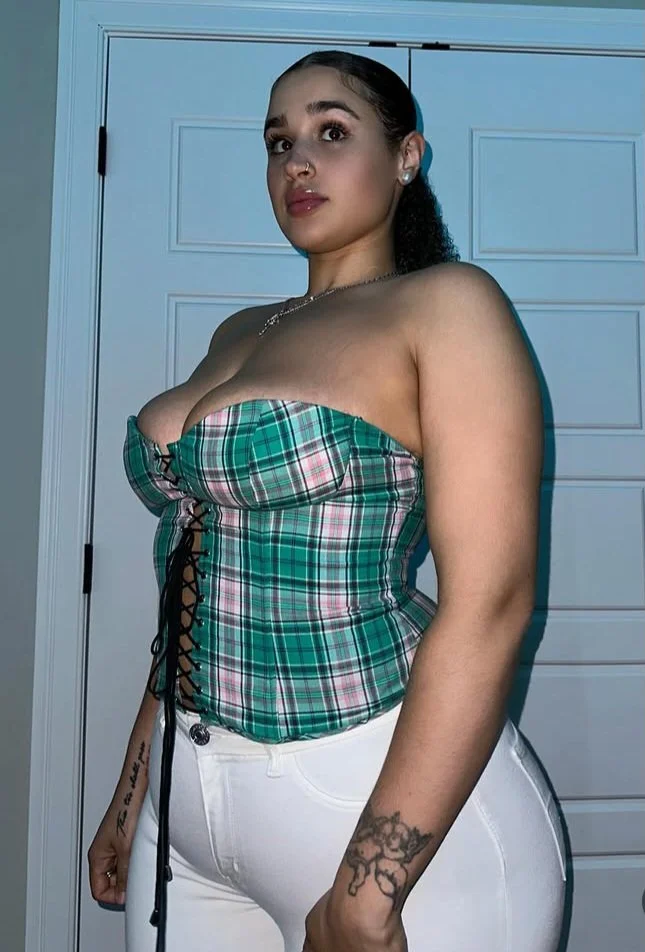 Thicc Yellowbone Milf image 5