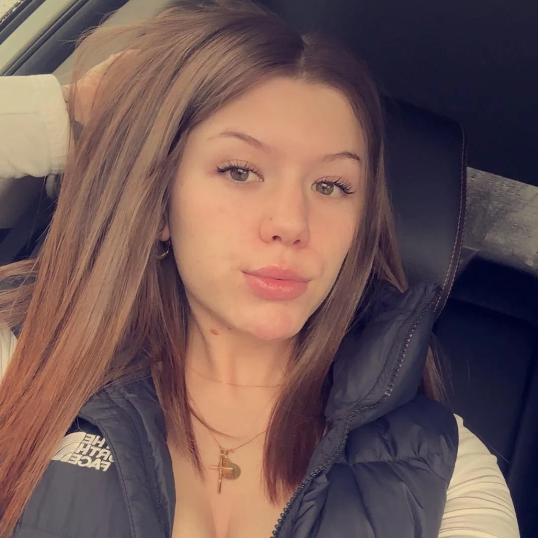 Busty teen Joshlyn image 3