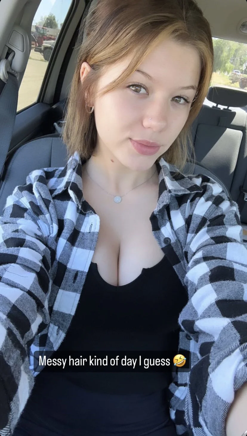 Busty teen Joshlyn image 5