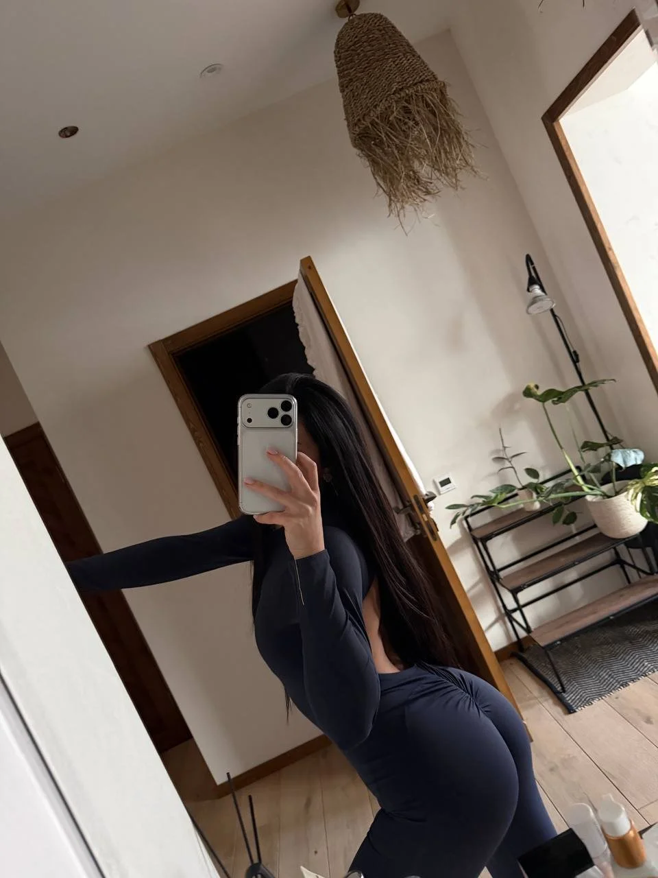 🔞 Hot gorgeous curvy body nude pussy eating pussy 😈🍑 Check OF now image 3