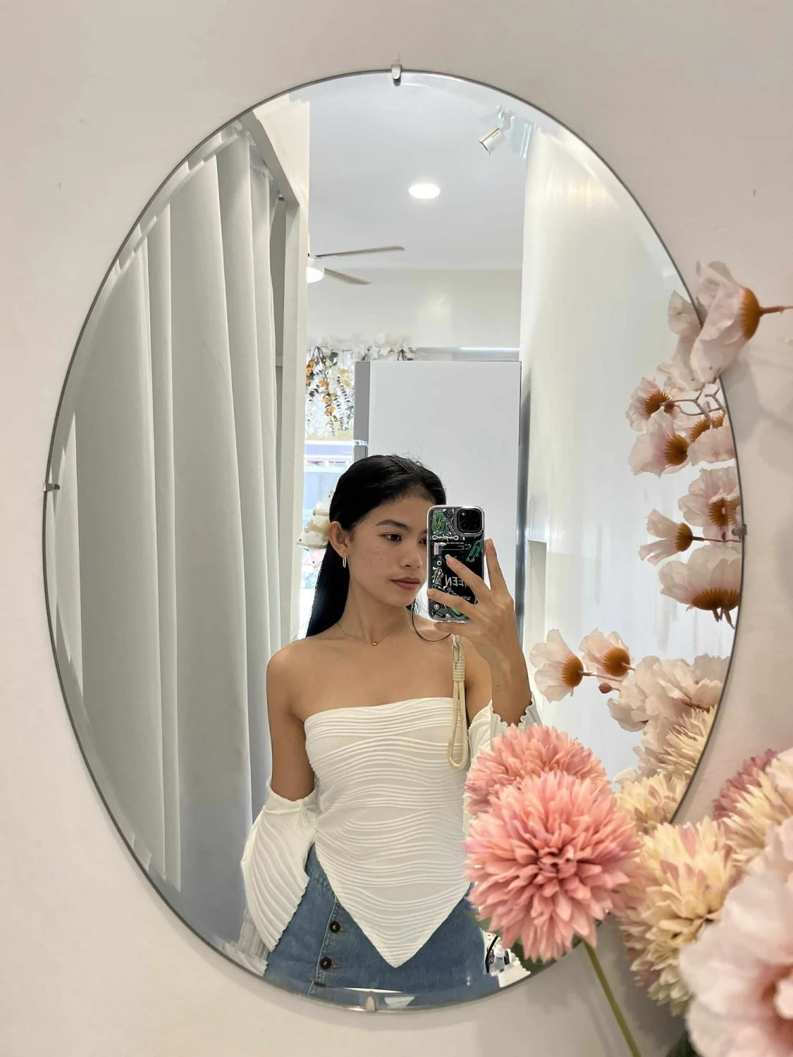 Asian Pinay Showing Off Her Naked Body image 7