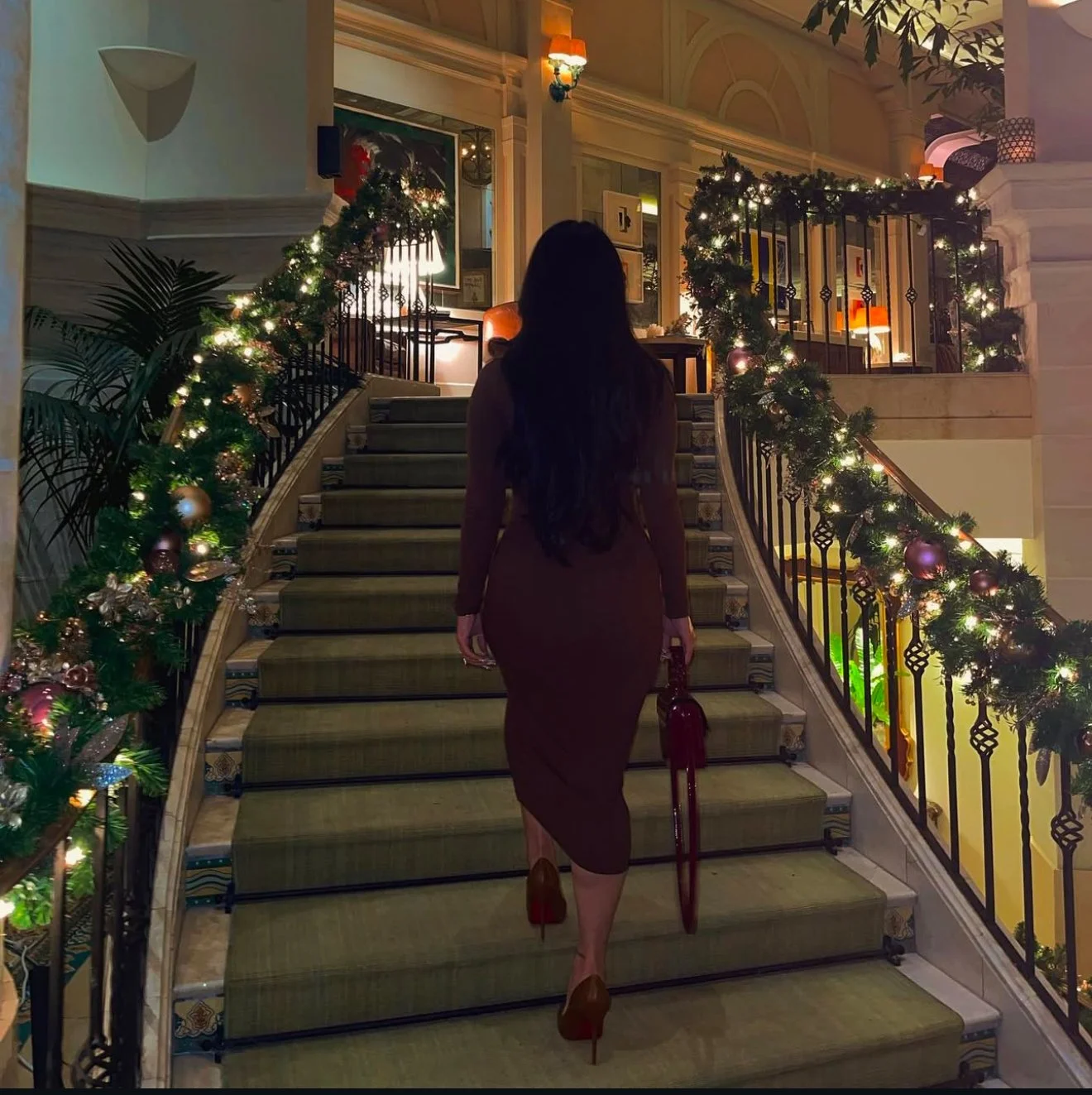 thick abg Filipina from Glendale image 2