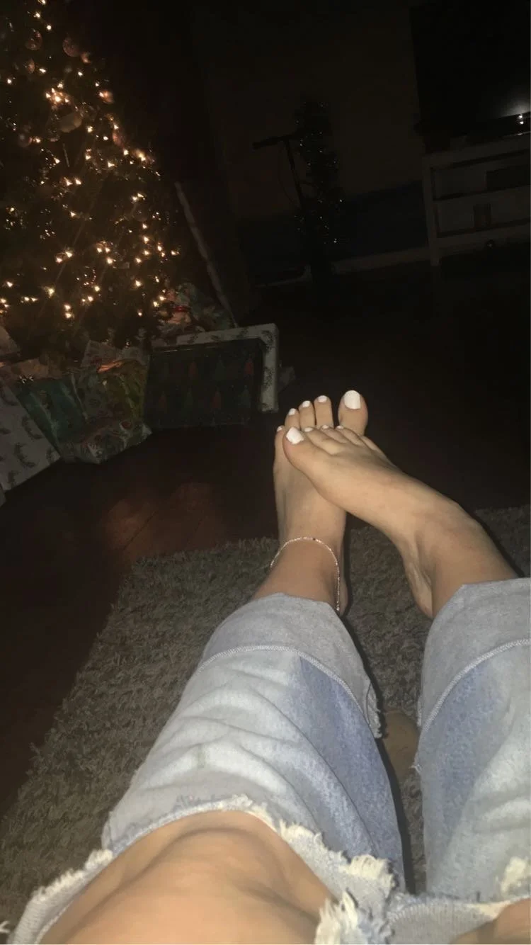 Ashlee loves to show off image 4