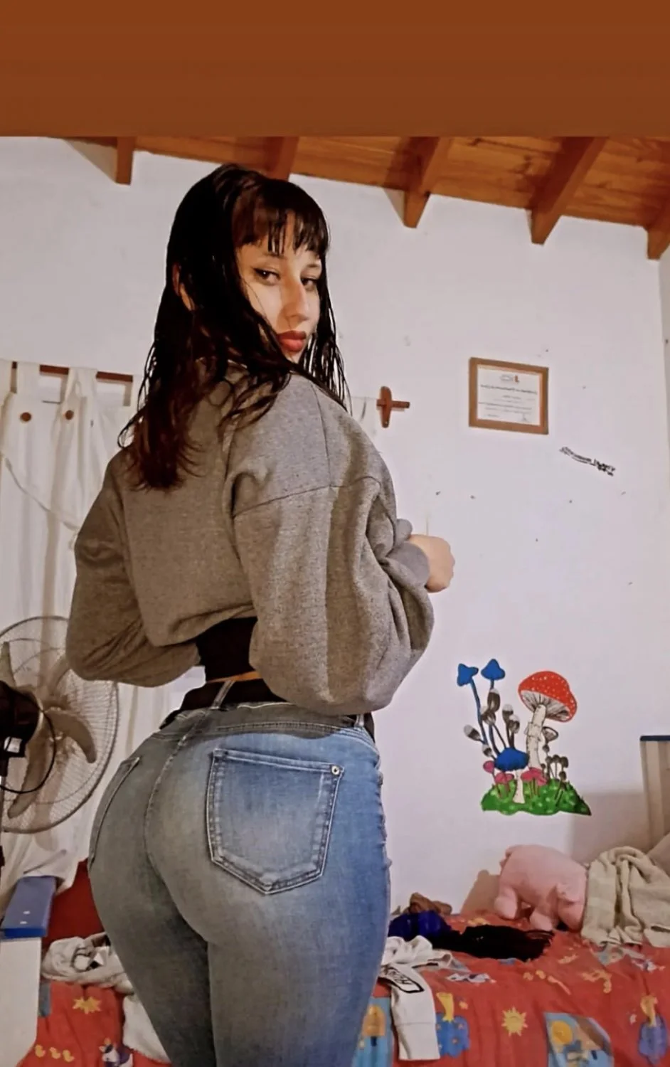 Tremendo culo tiene esta puta image 3