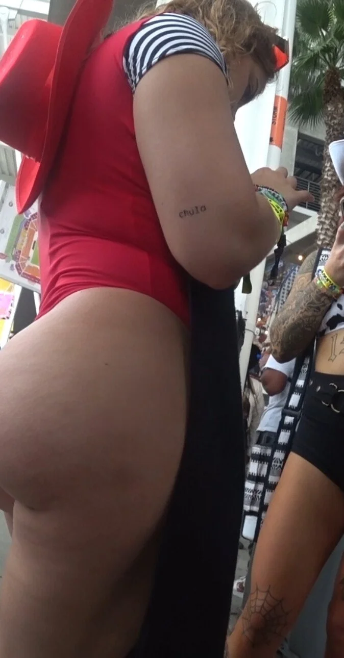 Bubble butt in public image 11