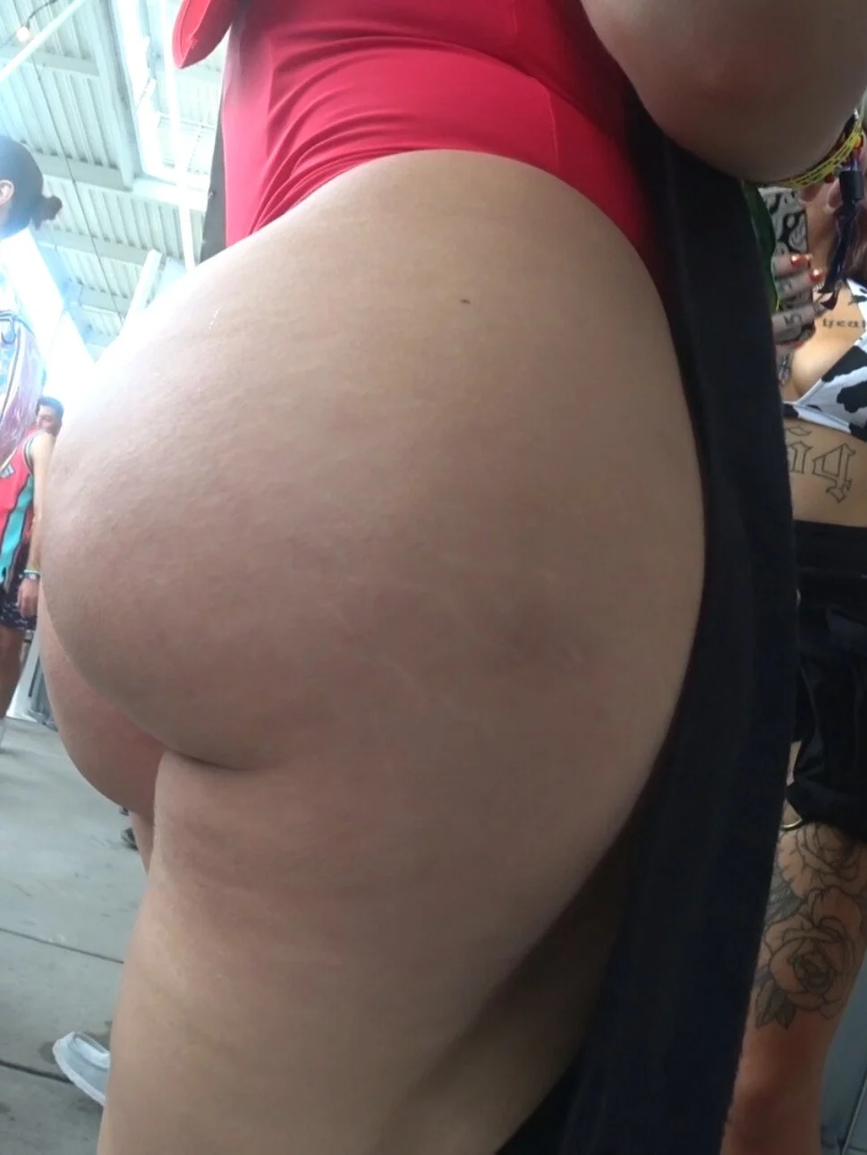 Bubble butt in public image 14