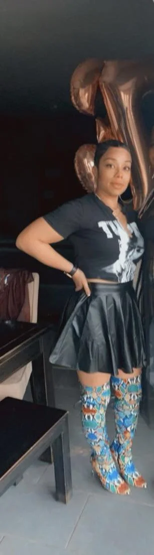Sexy milf! She's a baddie image 2