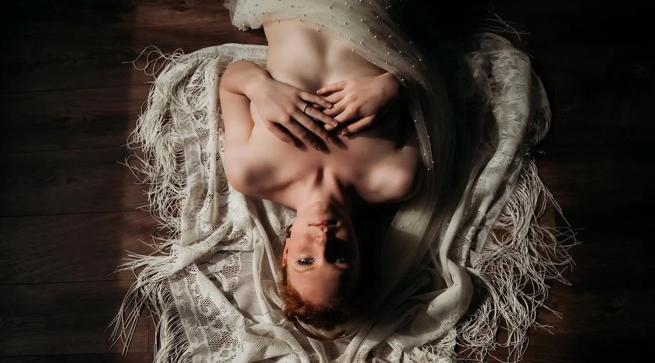 Jenn Boudoir image 2