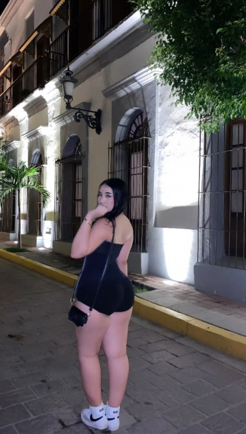 curvy latina image 10