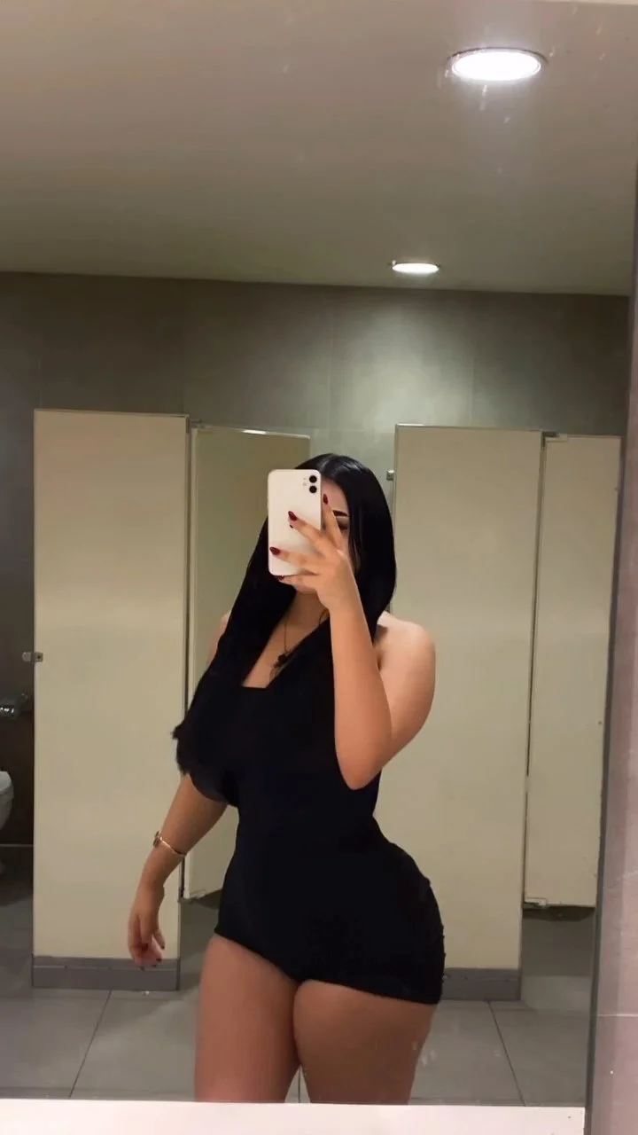 curvy latina image 21