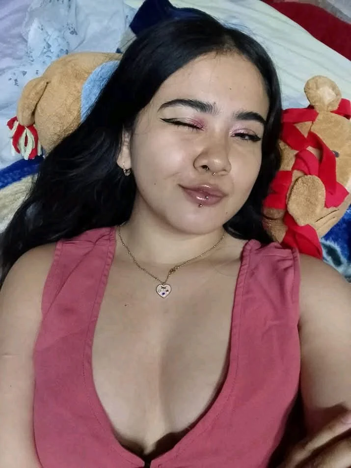 Aportando a la rica putita culona image 19