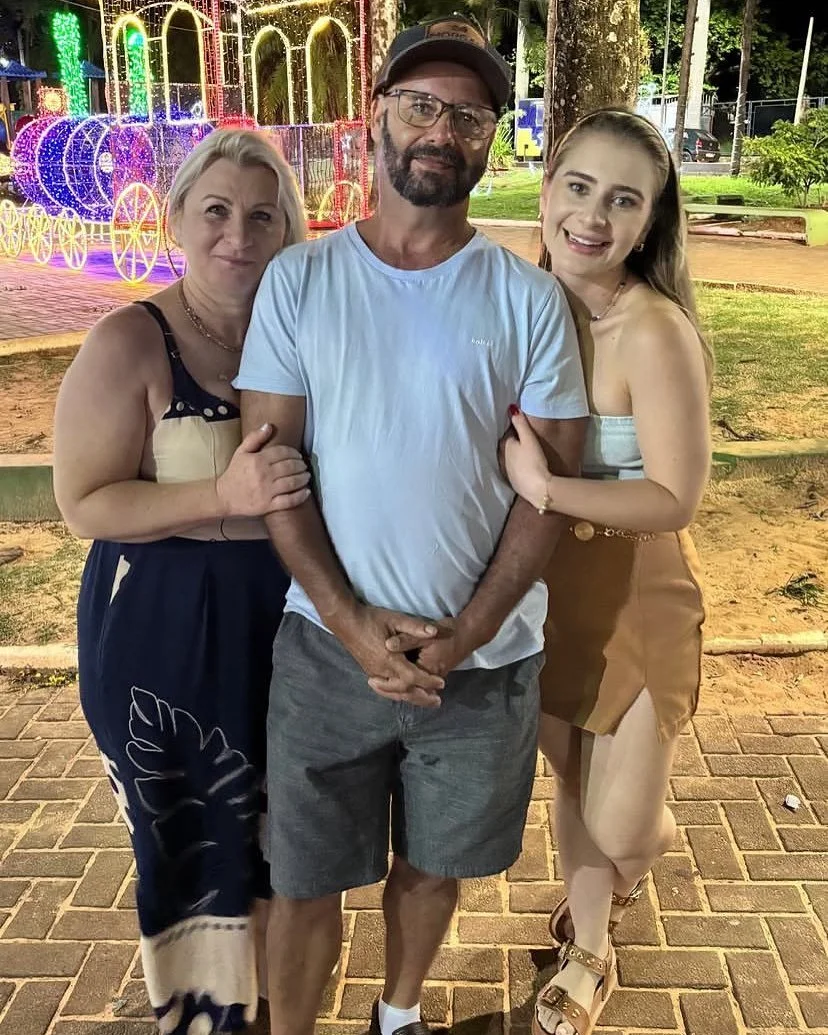 Mãe e filha tesudas, o que fariam com elas? image 27