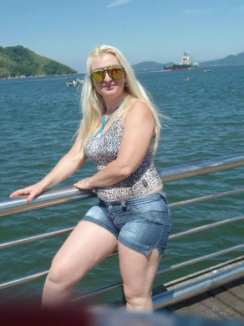 Mãe e filha tesudas, o que fariam com elas? image 8