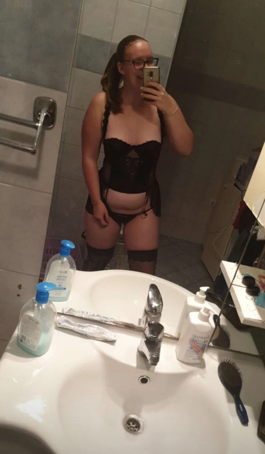 Me and my gf Amelia❤️ share reposte download. image 24
