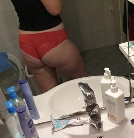 Me and my gf Amelia❤️ share reposte download. image 40
