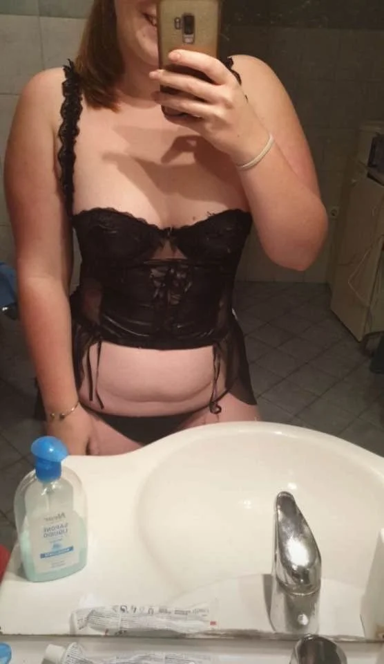 Me and my gf Amelia❤️ share reposte download. image 46