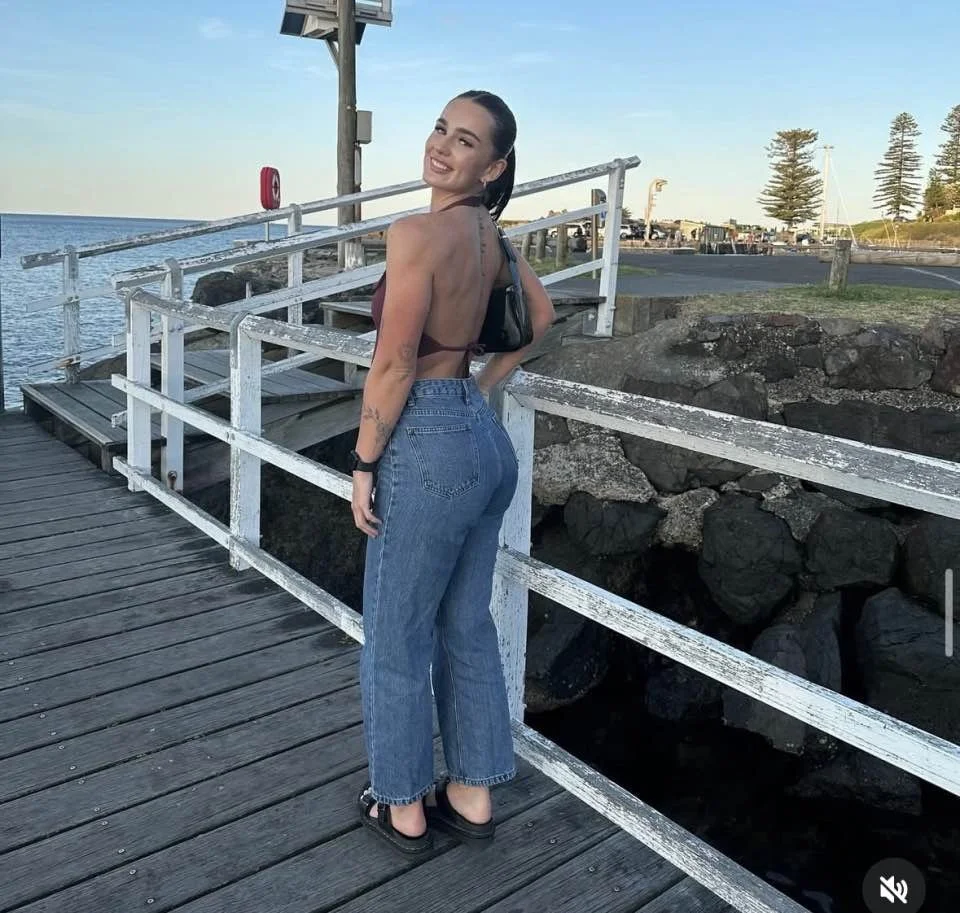 Australian slut Chloe lost in IRL game image 21