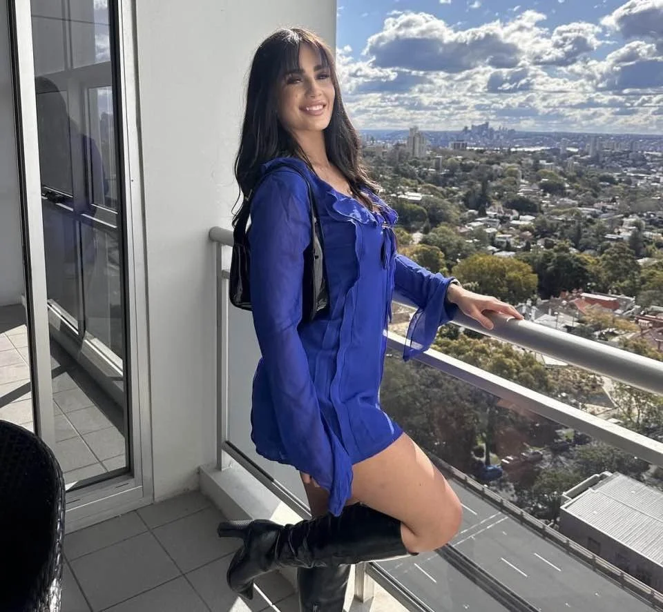 Australian slut Chloe lost in IRL game image 5