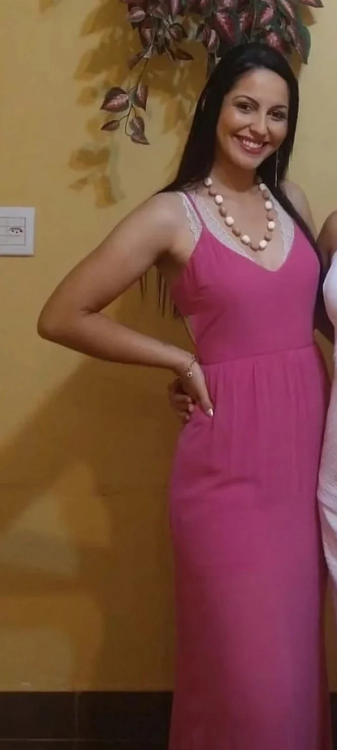 Letícia , rabuda gostosa flagrada no banheiro ! image 1