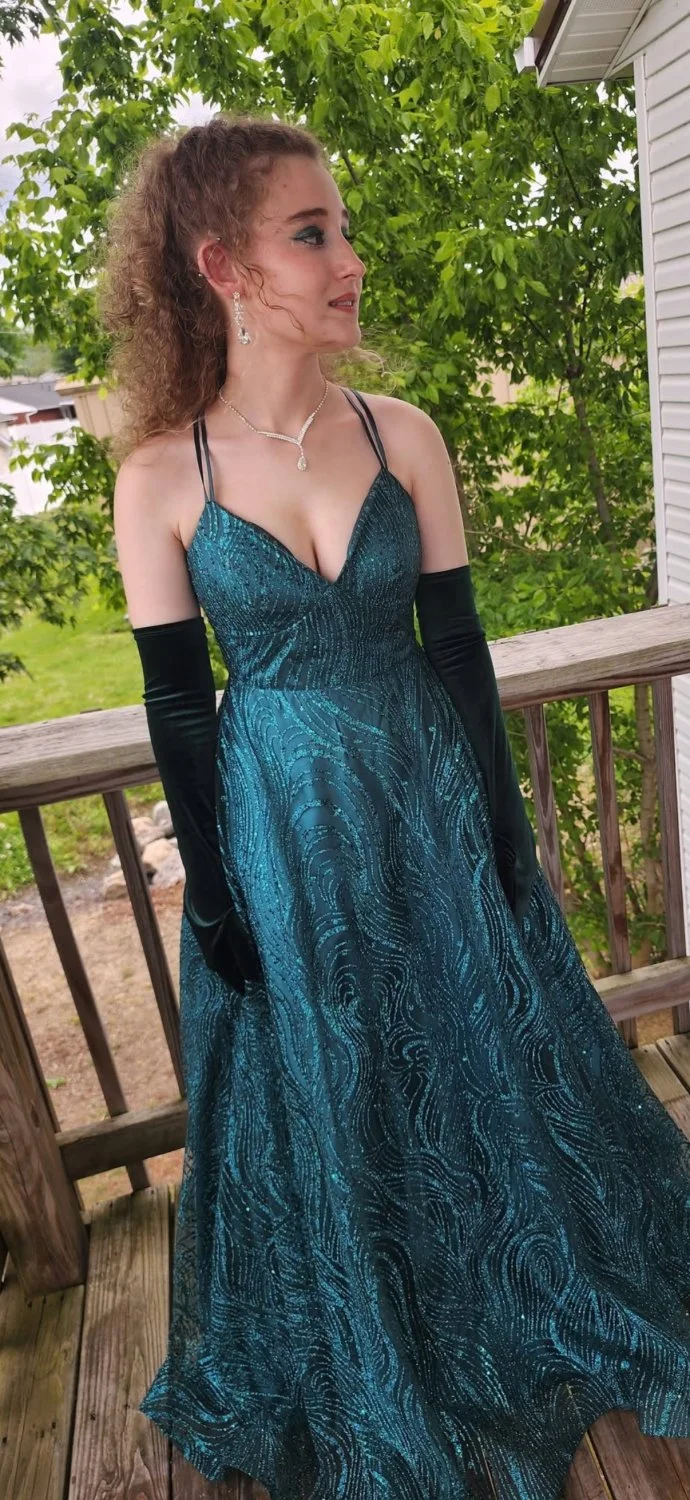 Is Selena BBC or BWC Material main image