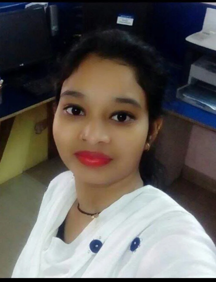 This girl and her sister move bank job to whore job and she want re-post het image 3