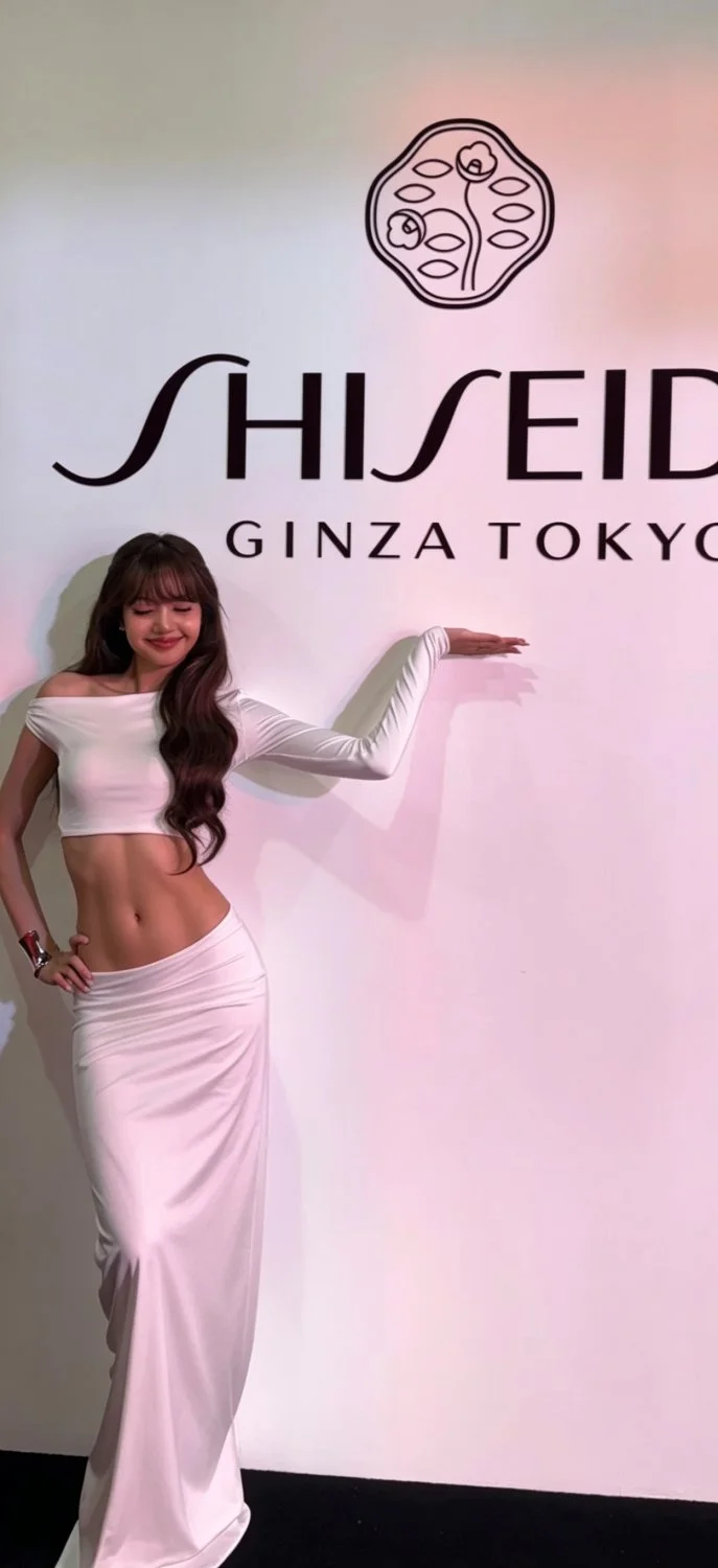 Lisa behind the scenes image 1