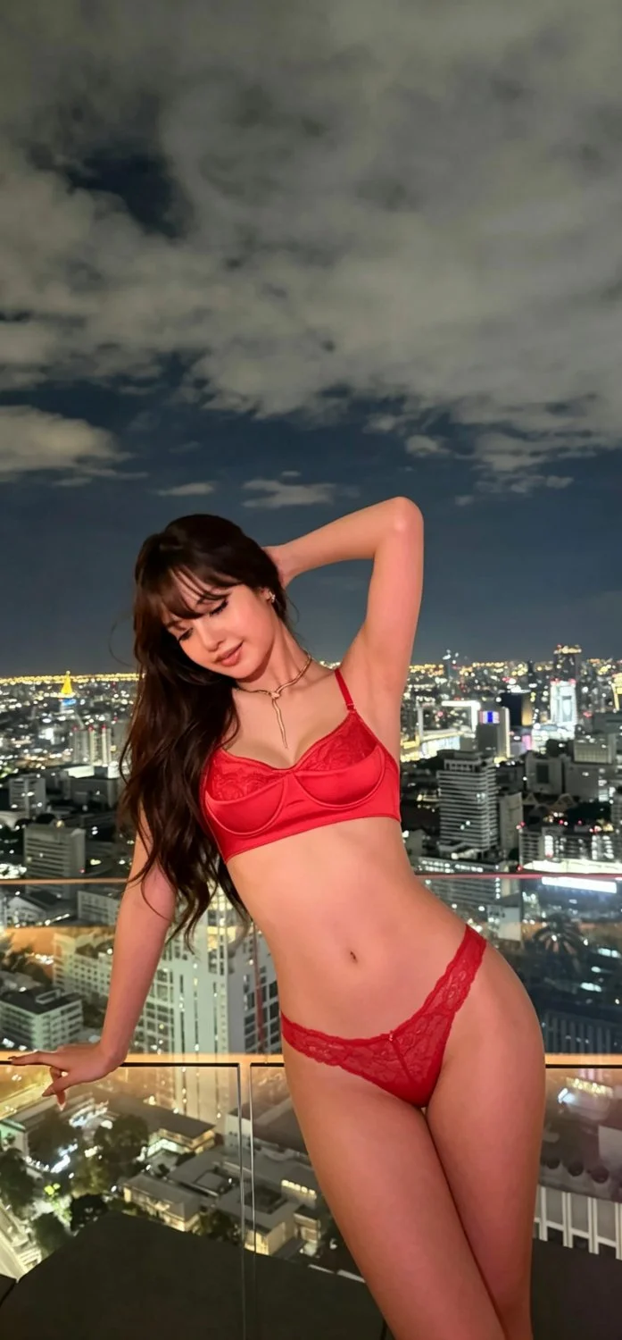 Lisa behind the scenes image 5