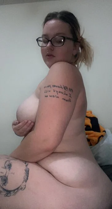 Sexy thick ass Skylar and her thick MILF mom bod main image