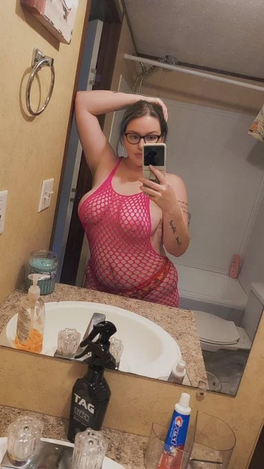 Sexy thick ass Skylar and her thick MILF mom bod image 9