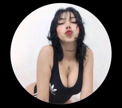 Putita gotica de Manta 🇪🇨 le encanta la verga cover image