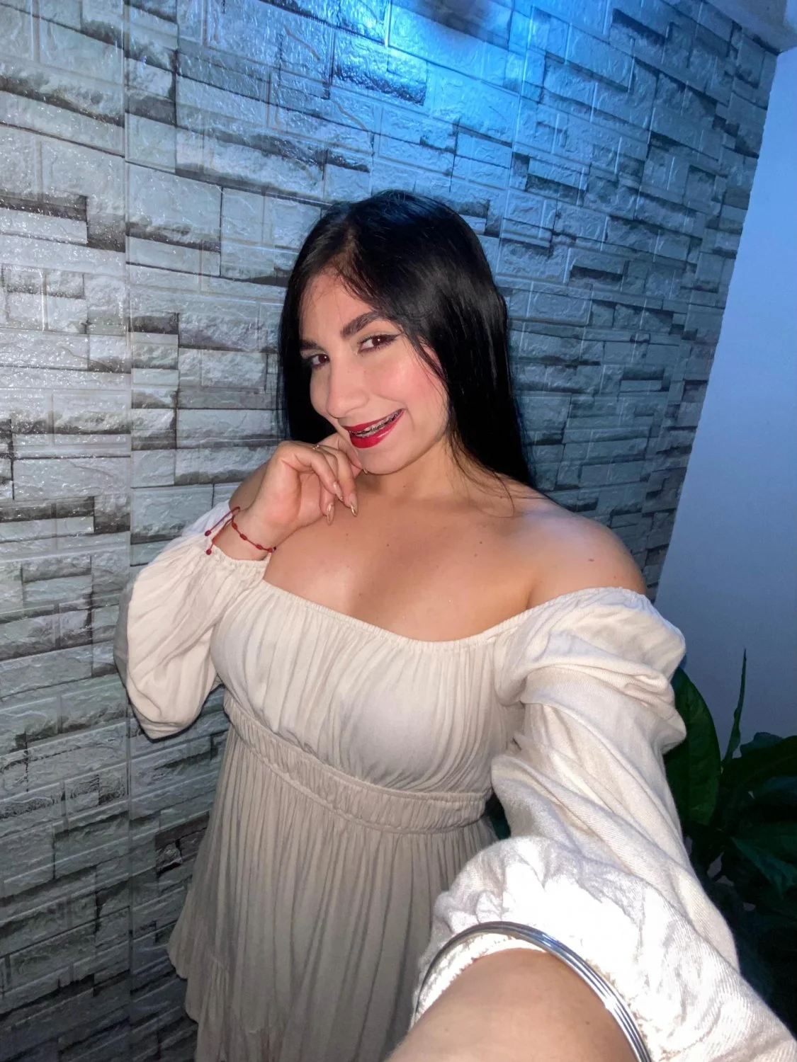 betzandra ayenair main image