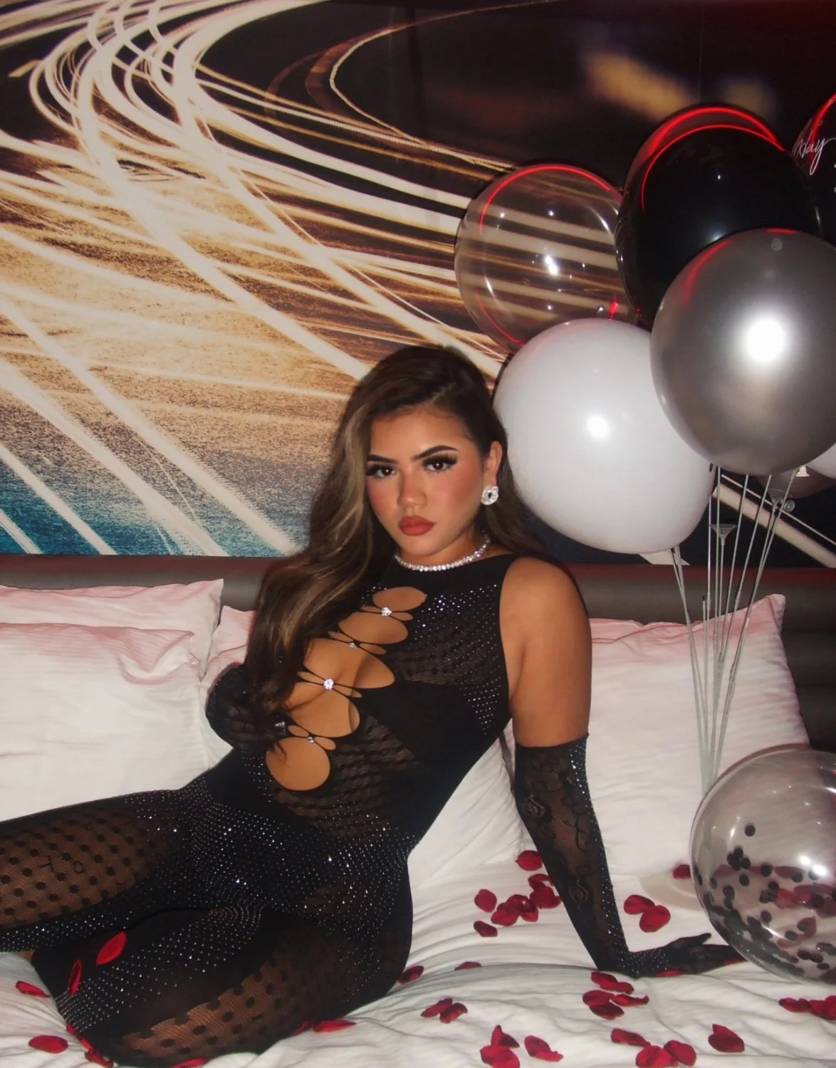 Slutty thicc Latina babe image 14