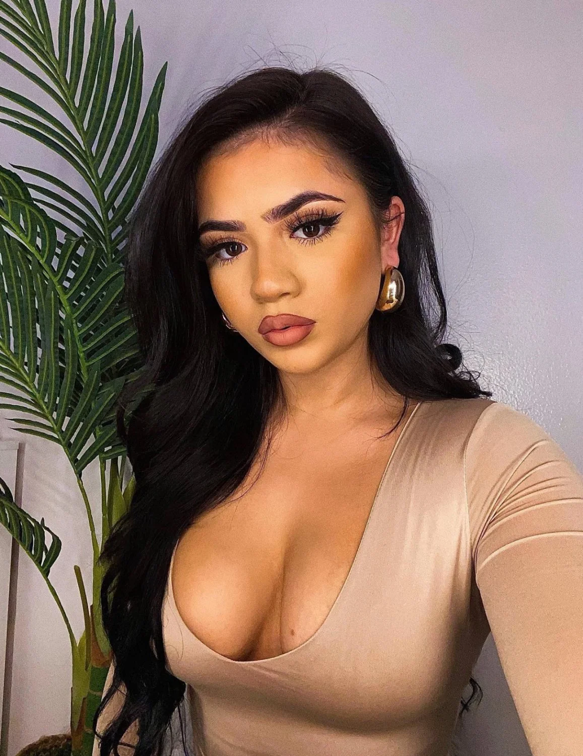Slutty thicc Latina babe image 18
