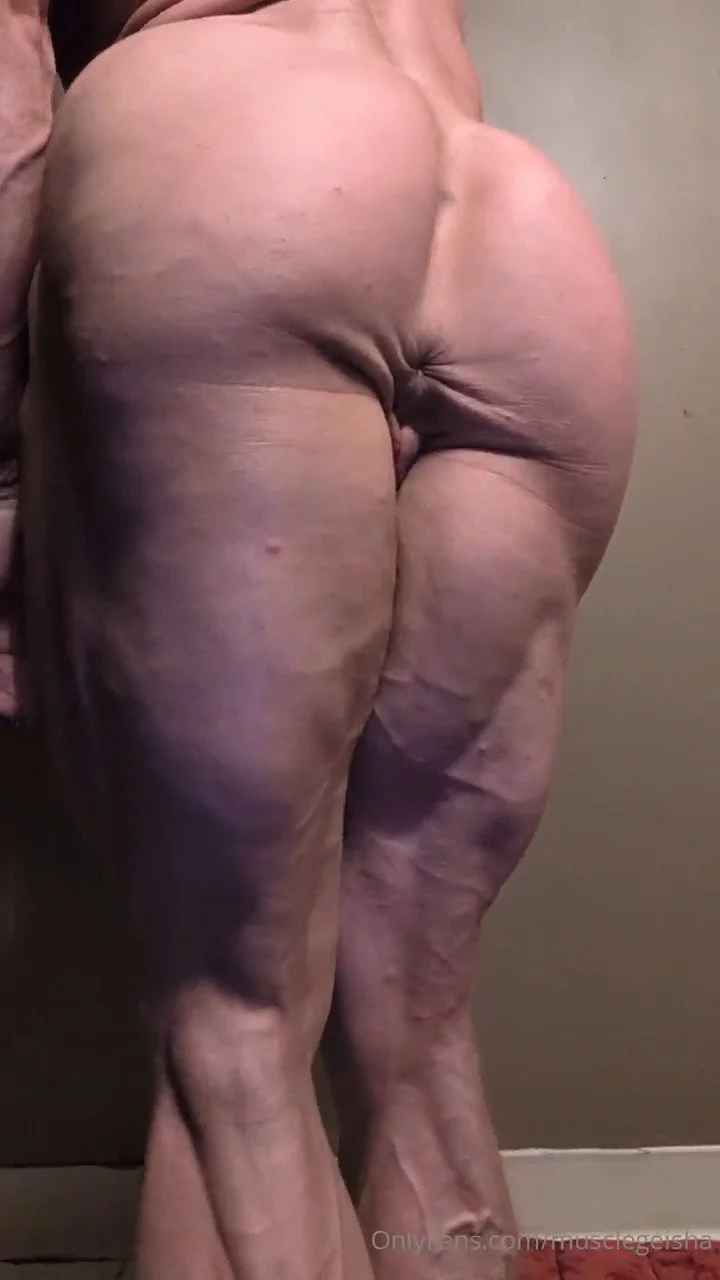Bodybuilding naked ass. That's why fbb should compete bottomless on stage image 11