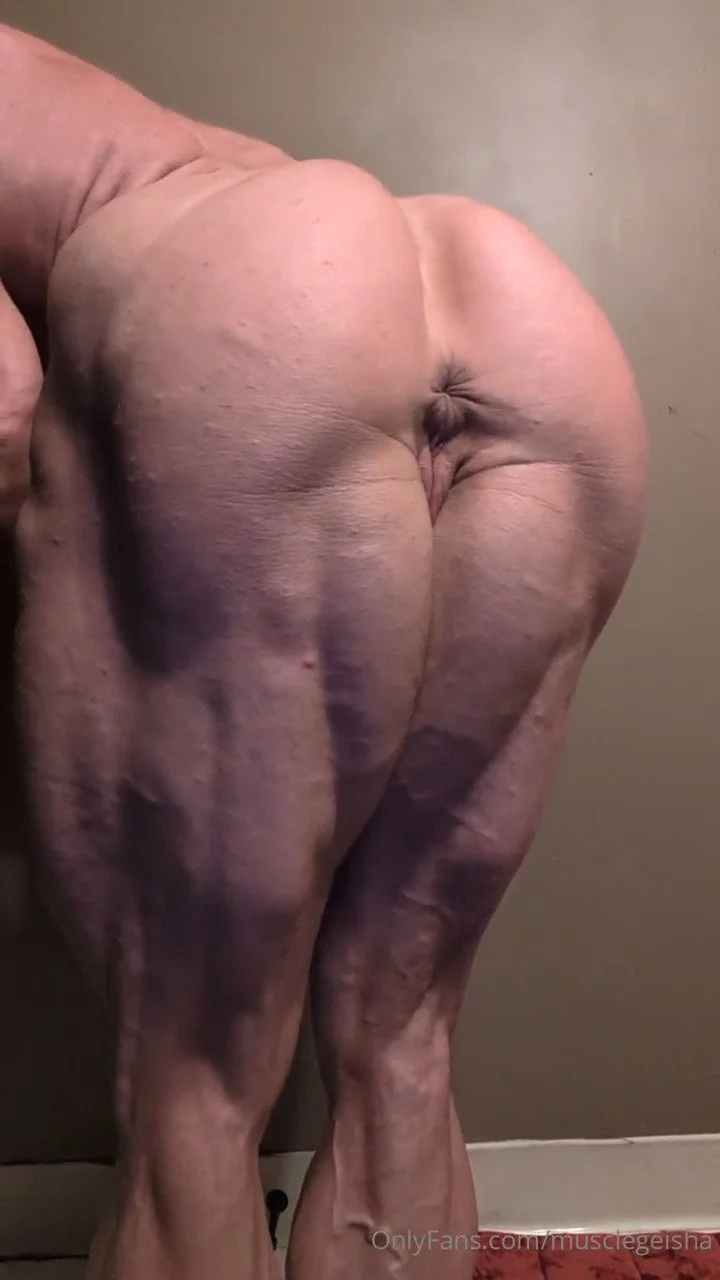 Bodybuilding naked ass. That's why fbb should compete bottomless on stage image 3