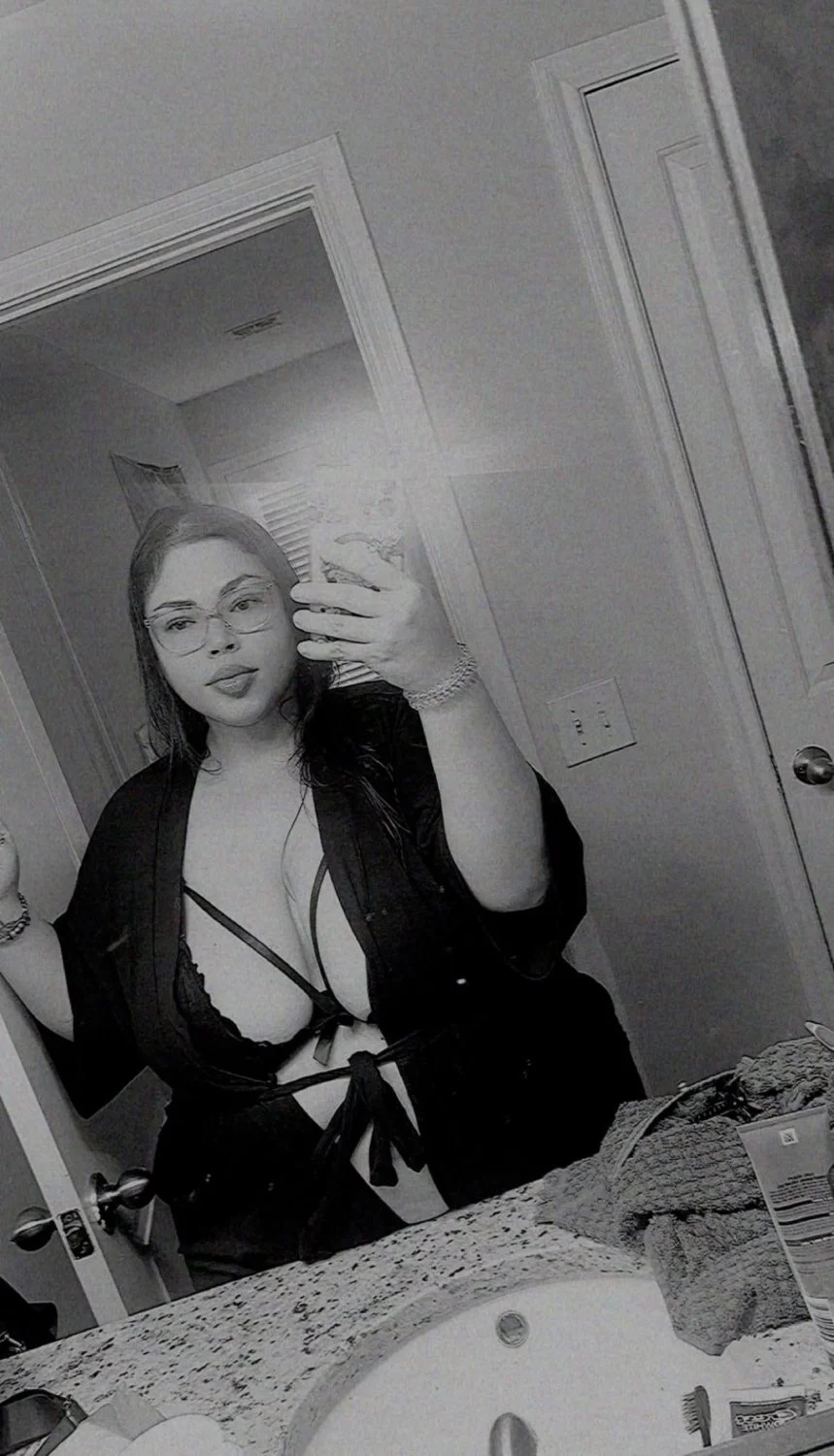 Anyone got the XXX of this pretty hot chick Cassandra 🥵 image 3