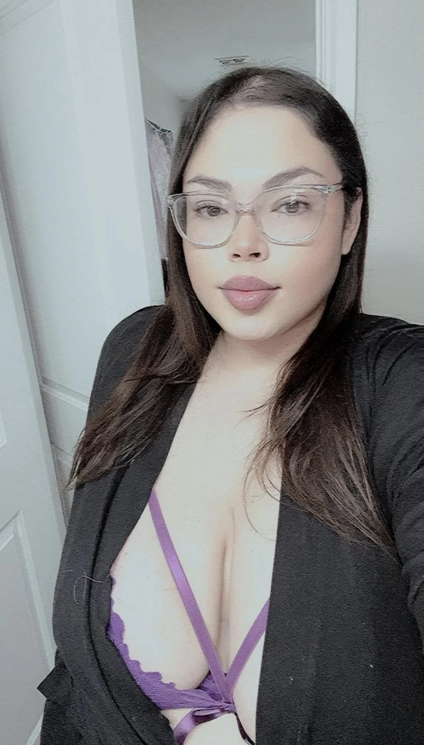 Anyone got the XXX of this pretty hot chick Cassandra 🥵 image 5