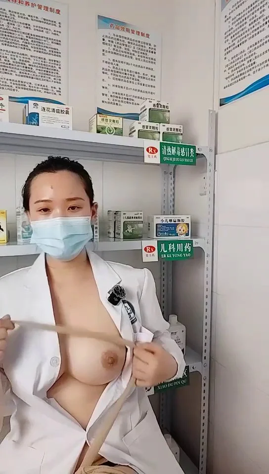 chinese doctor on her break main image