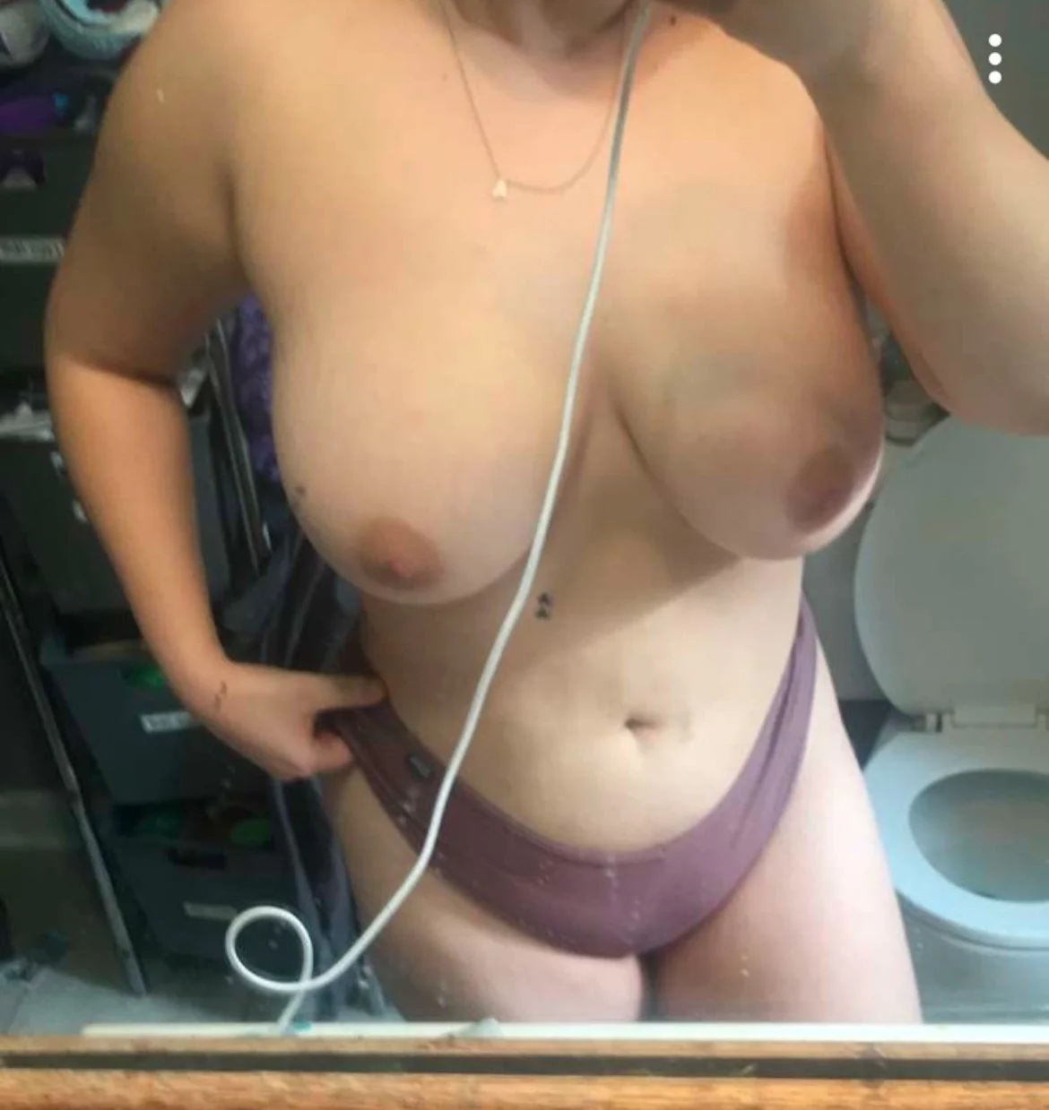 Puta con tetas grandes image 6