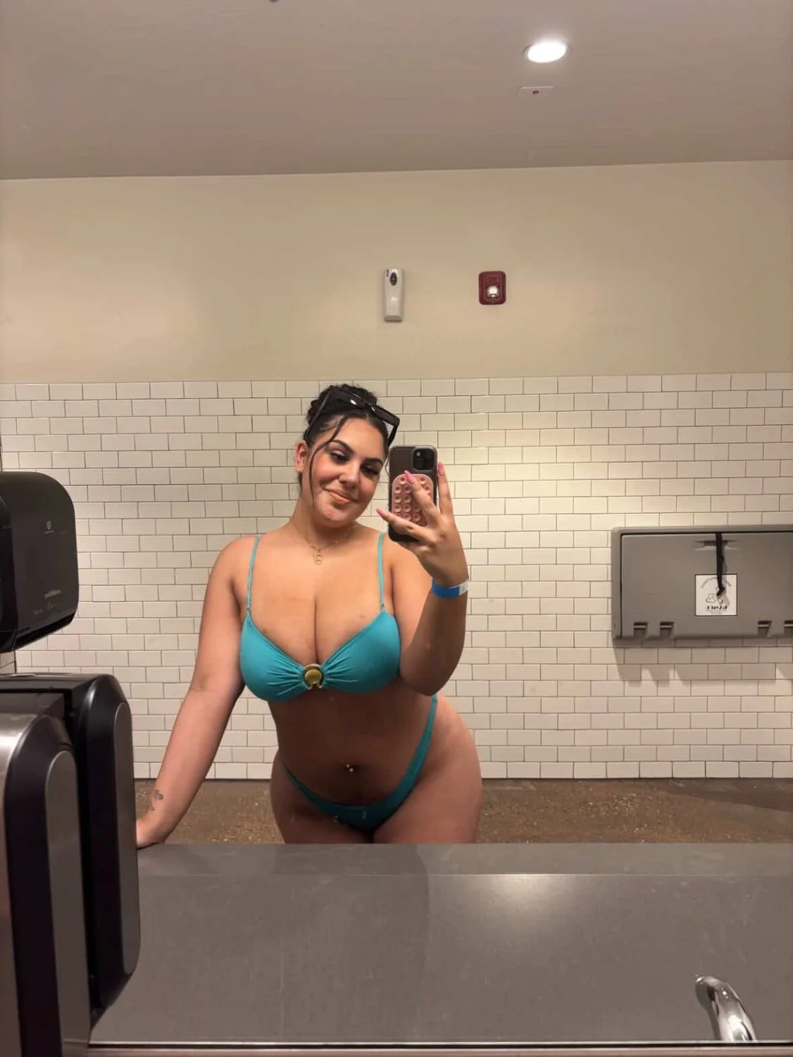Pawg Latina image 16