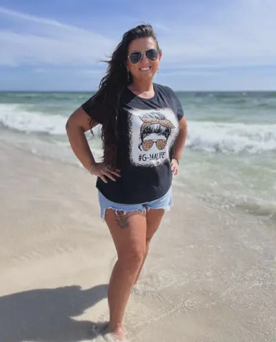 Thick MILF has a pretty face cover image