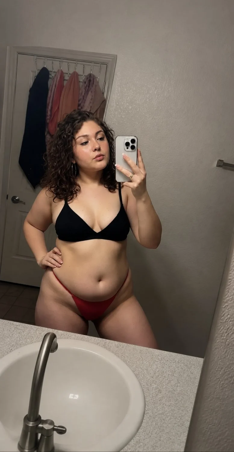 Latina Gaby hermosa gordita blanquita culona sexy con mini tetas deliciosa coño abierta image 5