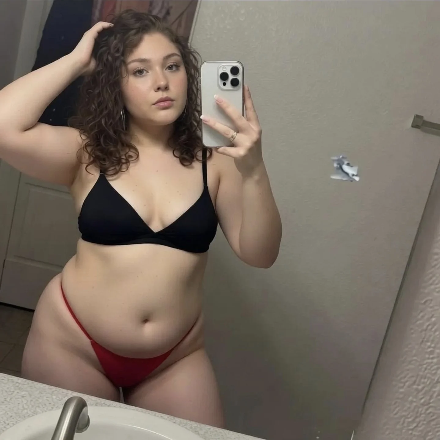 Latina Gaby hermosa gordita blanquita culona sexy con mini tetas deliciosa coño abierta image 6
